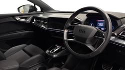 AUDI Q4 e-tron Photo 3