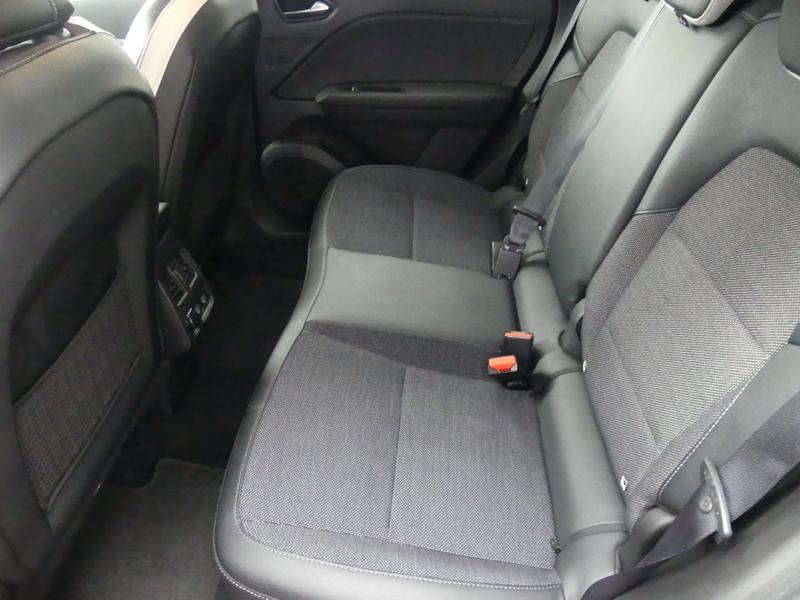 Renault Captur Photo ea4e4394-7fb1-4b61-8dac-0a753be8ce2d.jpg