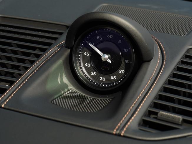 PORSCHE 911 Photo 16