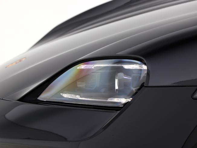 PORSCHE Taycan Photo 16