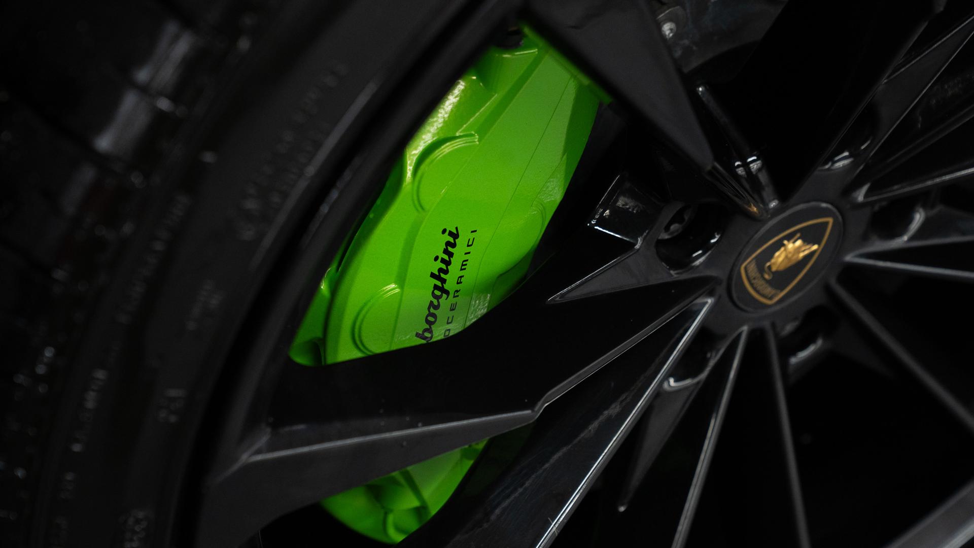 LAMBORGHINI Urus Photo ea8d2a6c-3459-4868-acec-ec3c972615c5.jpg