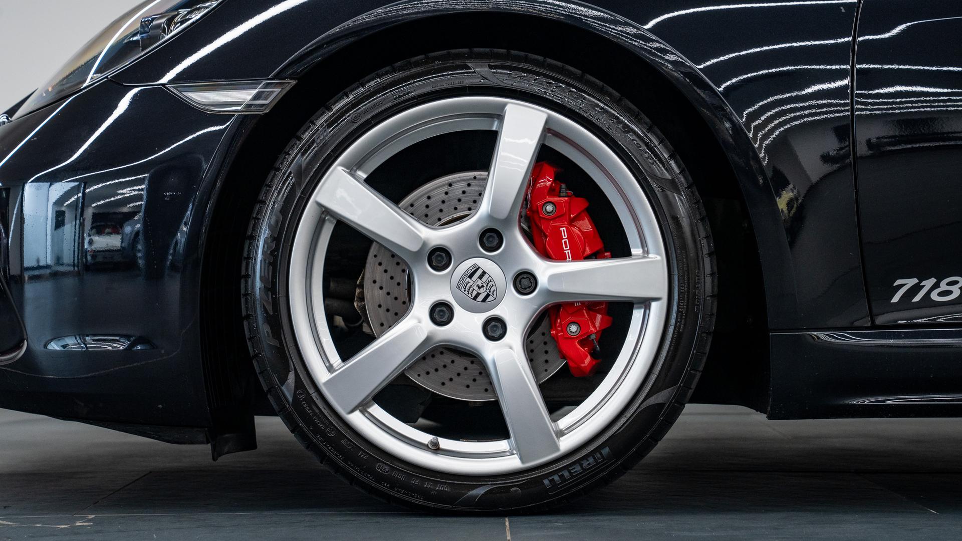 Porsche 718 Cayman Photo eaa8da3f-7825-4168-b607-f7568fa216d5.jpg