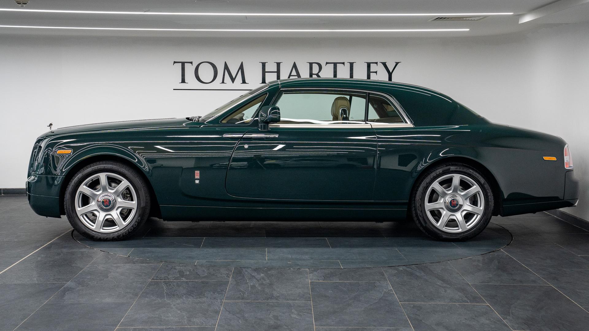 Rolls-Royce Phantom Photo eaacb370-9ada-4d87-93e4-e30f4236ce71.jpg