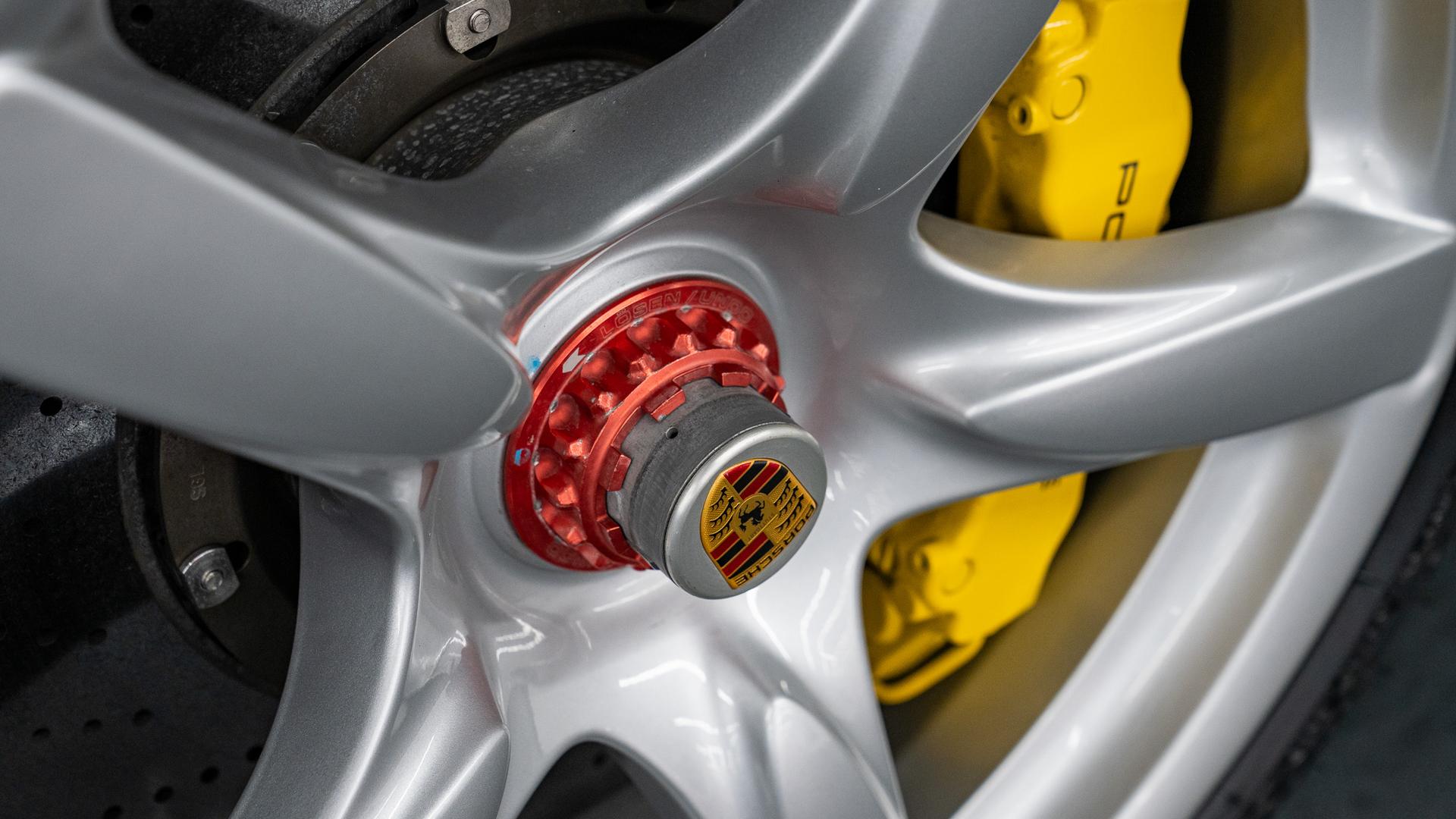 Porsche Carrera GT Photo eab986d2-cb65-4fb0-b810-a99caa48b57c.jpg