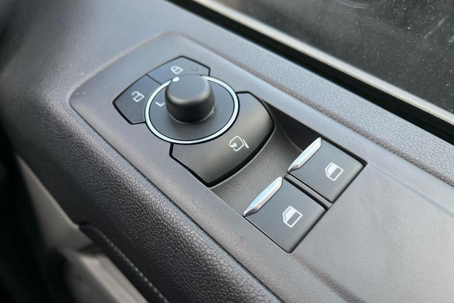 Ford TRANSIT CUSTOM Photo eab9a214-5925-440f-b2ac-75df9adf0e82.jpg