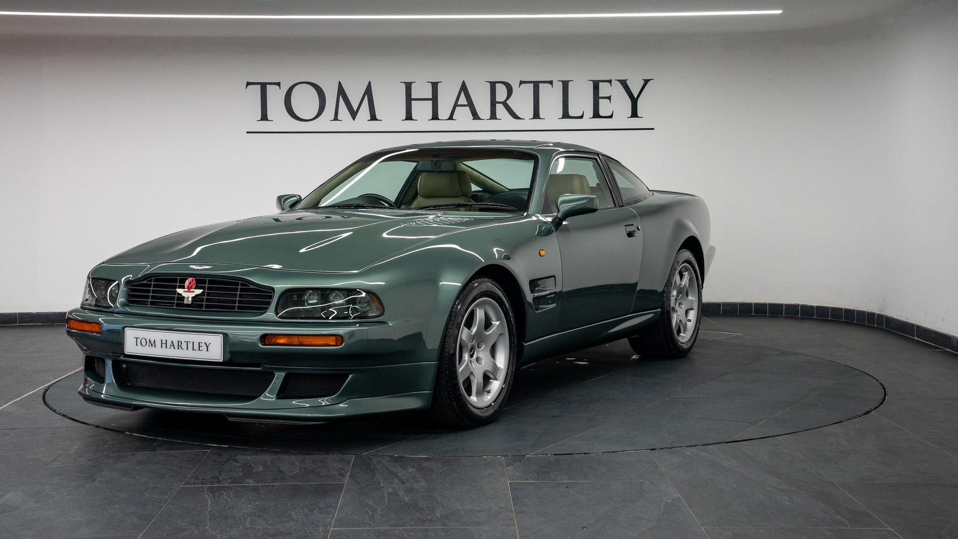 Aston Martin V8 Vantage Photo ead4391e-b18b-440f-a746-d4c3c4ae3ba2.jpg