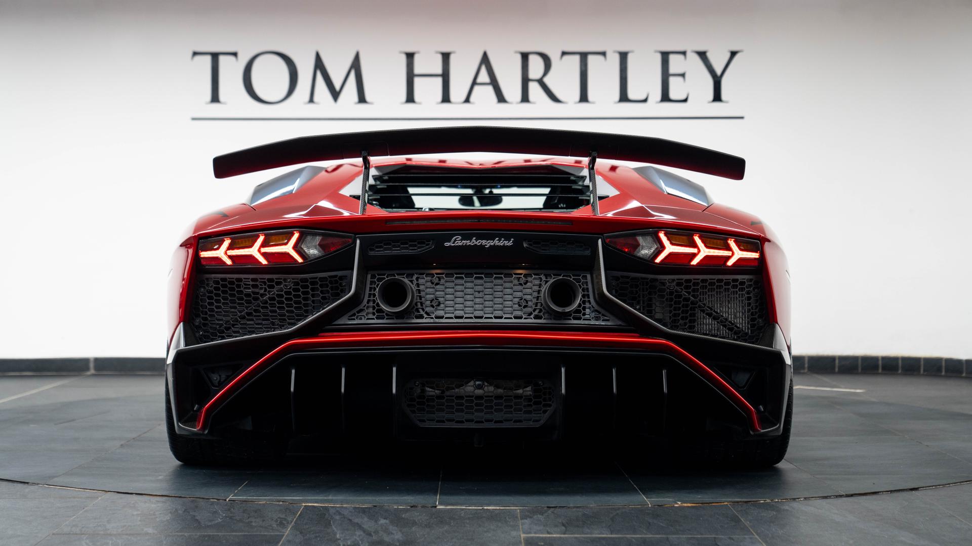 LAMBORGHINI Aventador Photo ead8a8bf-bd46-45e7-b278-81b740ca5cff.jpg