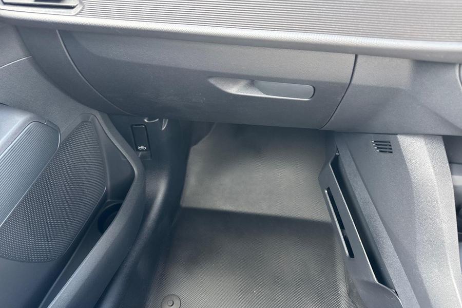 Ford TRANSIT COURIER Photo eaefaee9-b4d4-4818-b572-82ca17719875.jpg