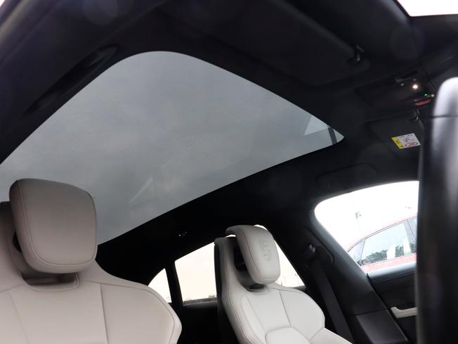 Porsche TAYCAN Photo 13