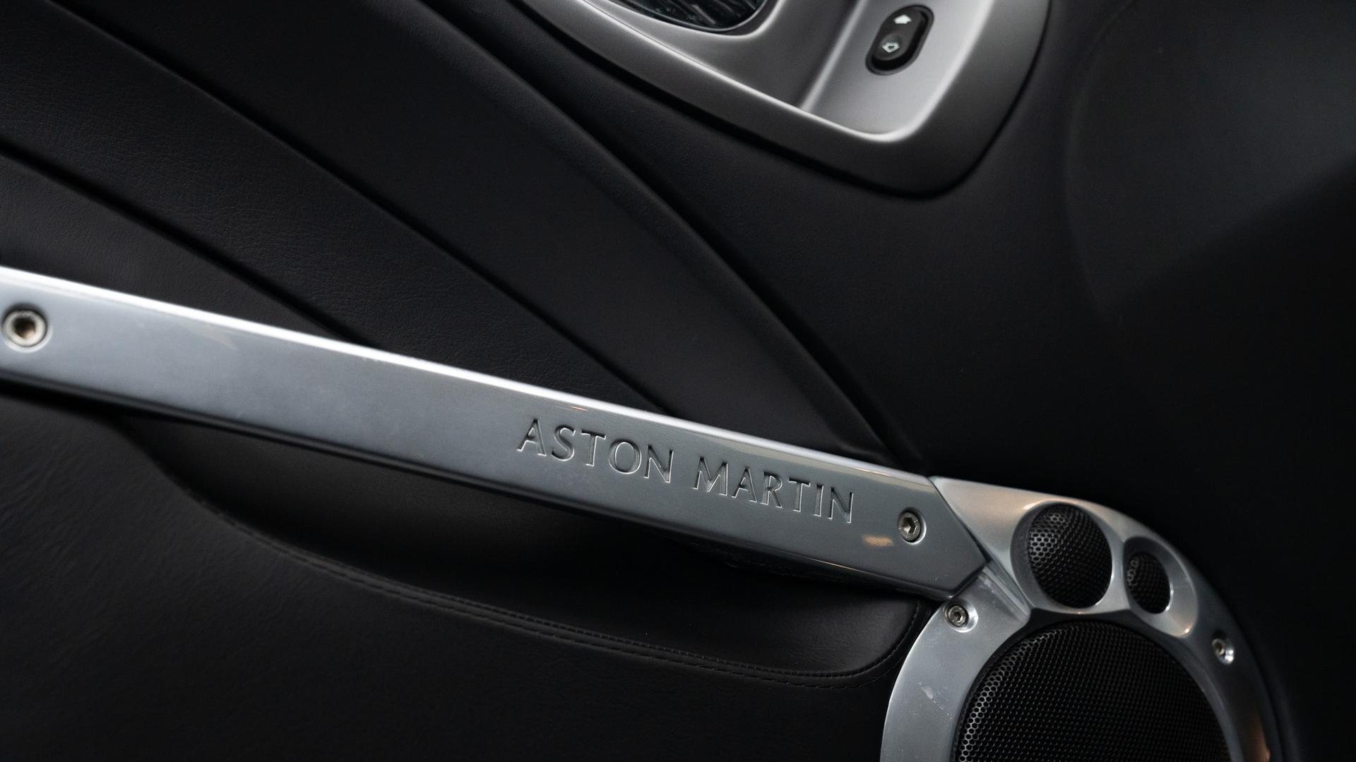 Aston Martin Vanquish Photo eafdfc38-559e-46bc-acdb-e4e532d93dc5.jpg