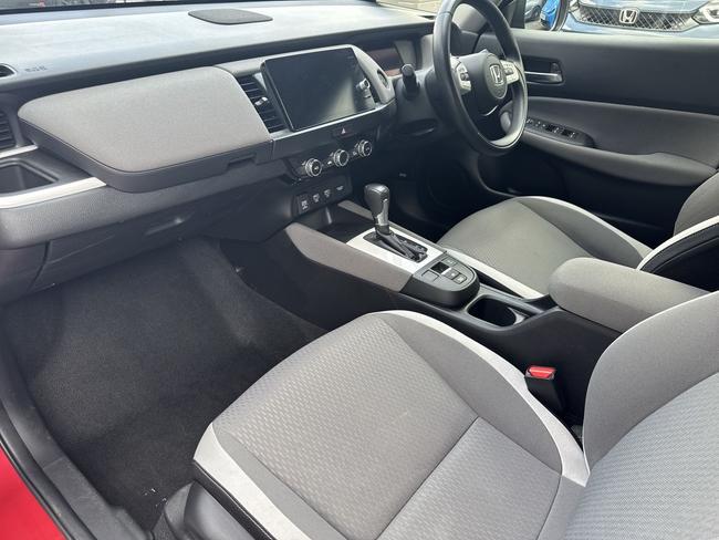 Honda Jazz Photo eb0d86e3-7c69-42c1-9c4a-cef70f1cc905.jpg