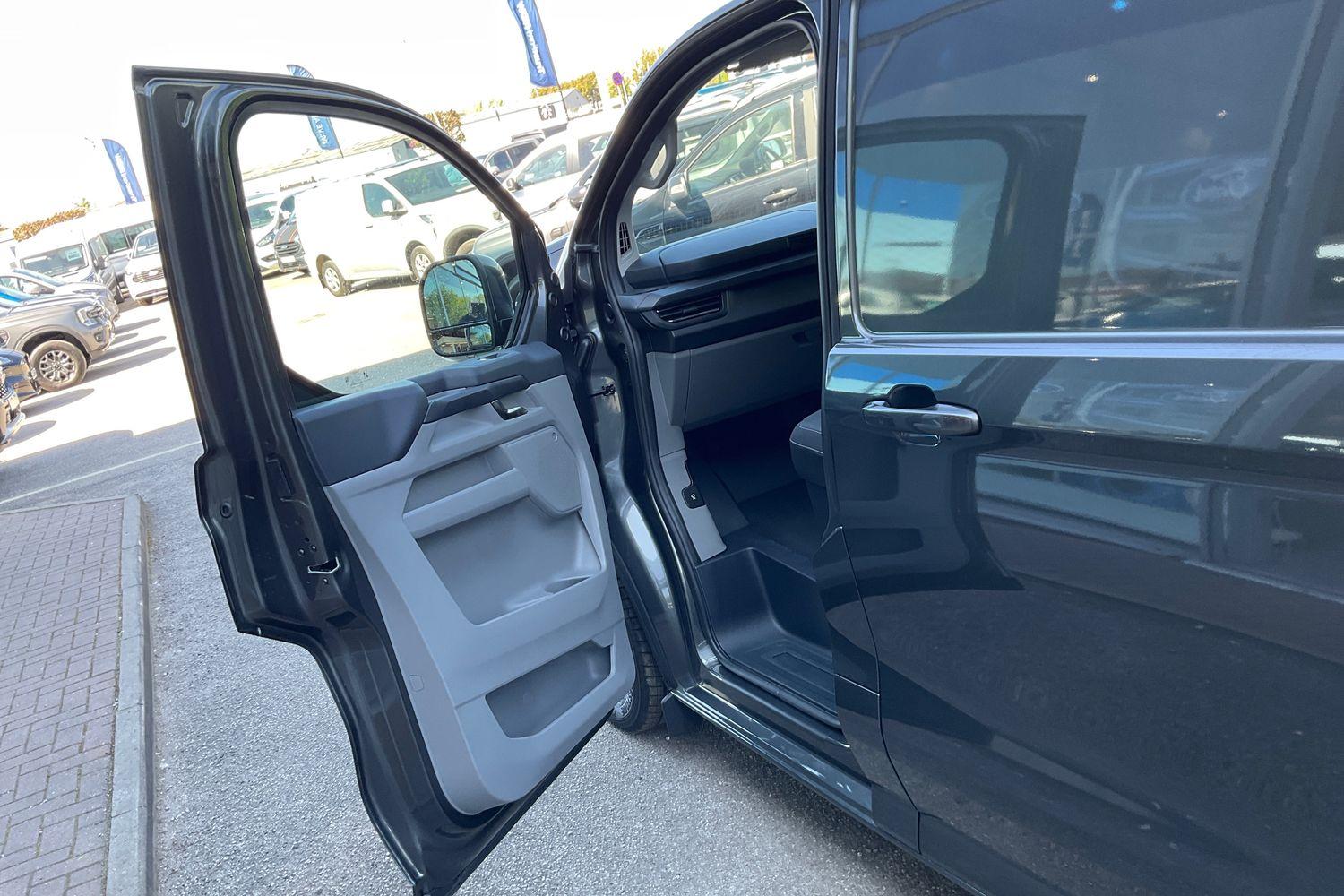 Ford TRANSIT CUSTOM Photo 23