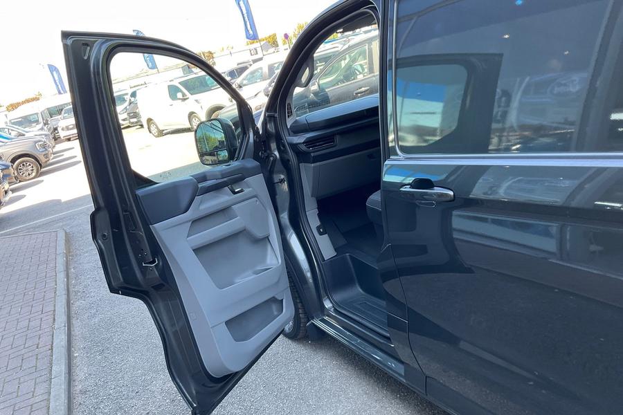 Ford TRANSIT CUSTOM Photo eb198f5d-9f79-44f7-9e53-04469cc5e80b.jpg