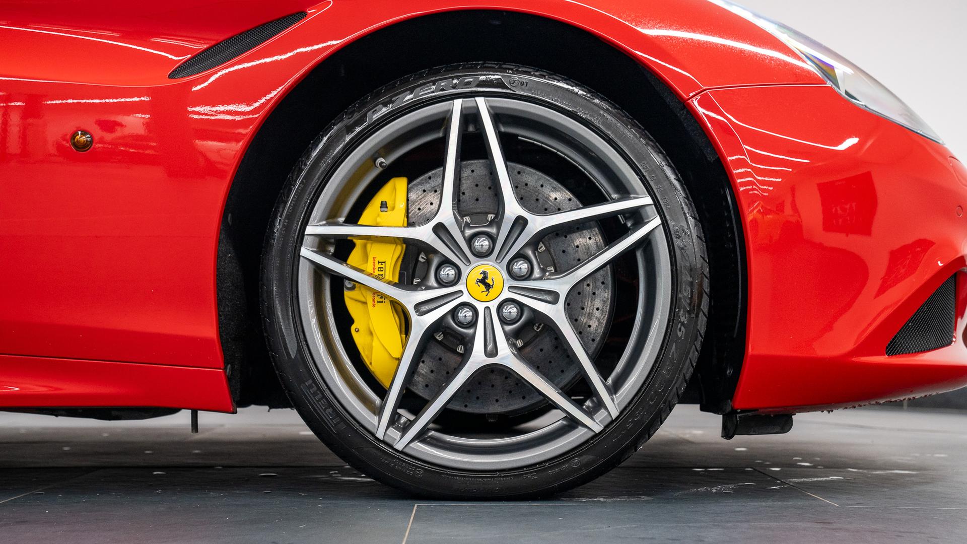 Ferrari California Photo eb1d71d5-52cc-41e8-af66-b0404842e077.jpg