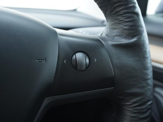 TESLA Model 3 Photo eb20b743-4146-4bd4-9e63-a5d1cf8ab25b.jpg