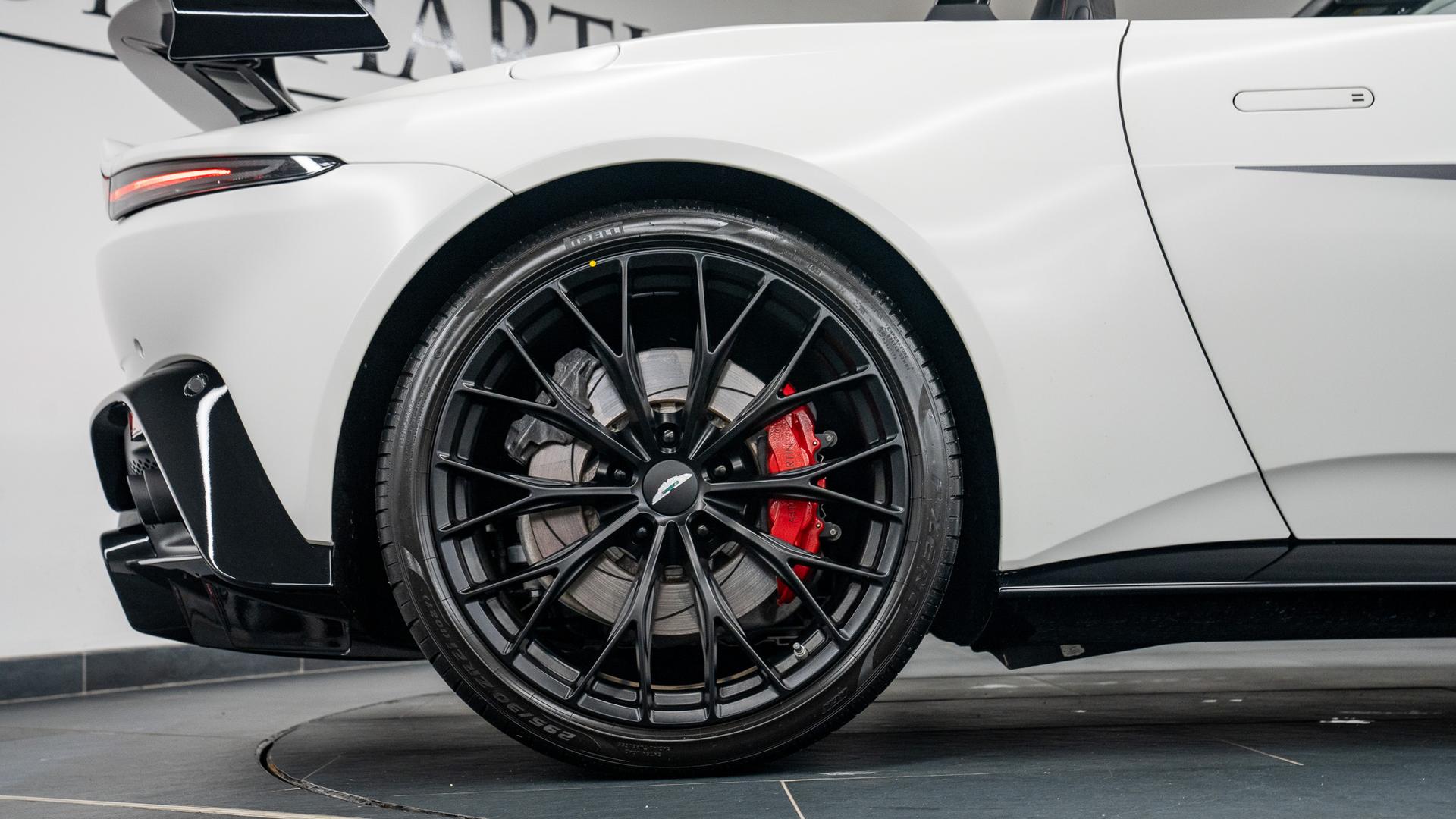 Aston Martin Vantage Photo eb32114d-979c-45c4-9505-76545494c997.jpg