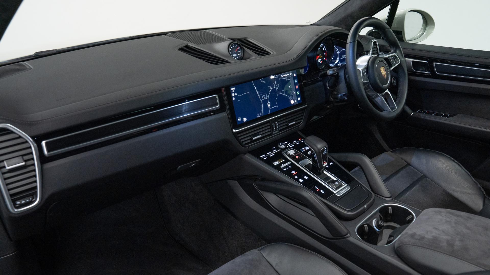 Porsche Cayenne Photo eb368daa-26cf-436f-9a20-08f2423e492b.jpg