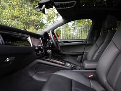 PORSCHE Macan Photo 3