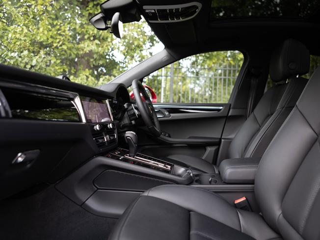 PORSCHE Macan Photo 3
