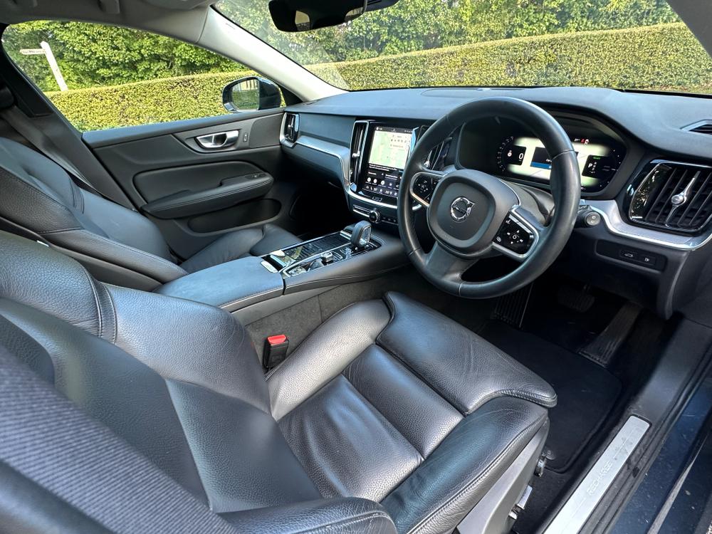 Used Volvo V60 CP72VMO 27