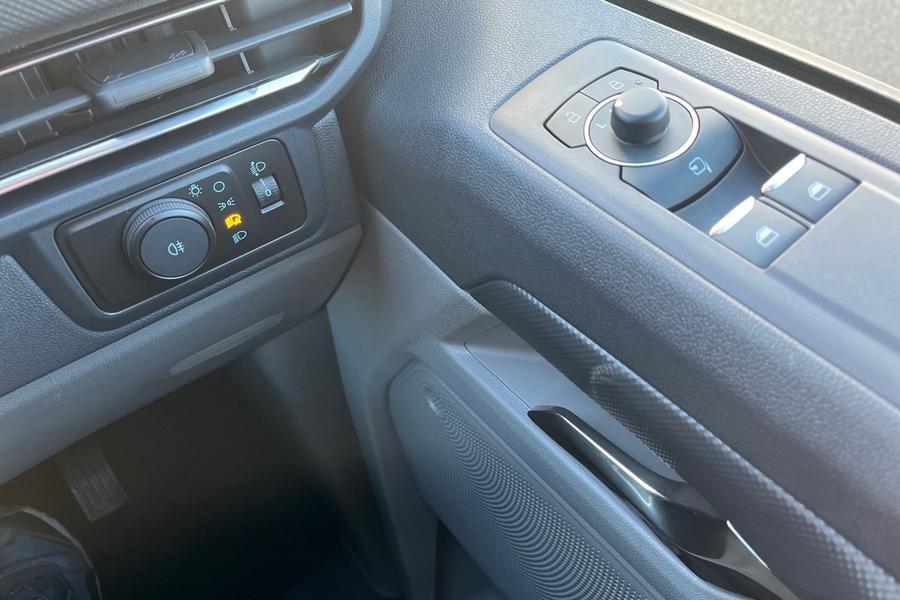 Ford TRANSIT CUSTOM Photo eb5de8e0-62bf-41a5-9fce-ec6d5c31a6bb.jpg