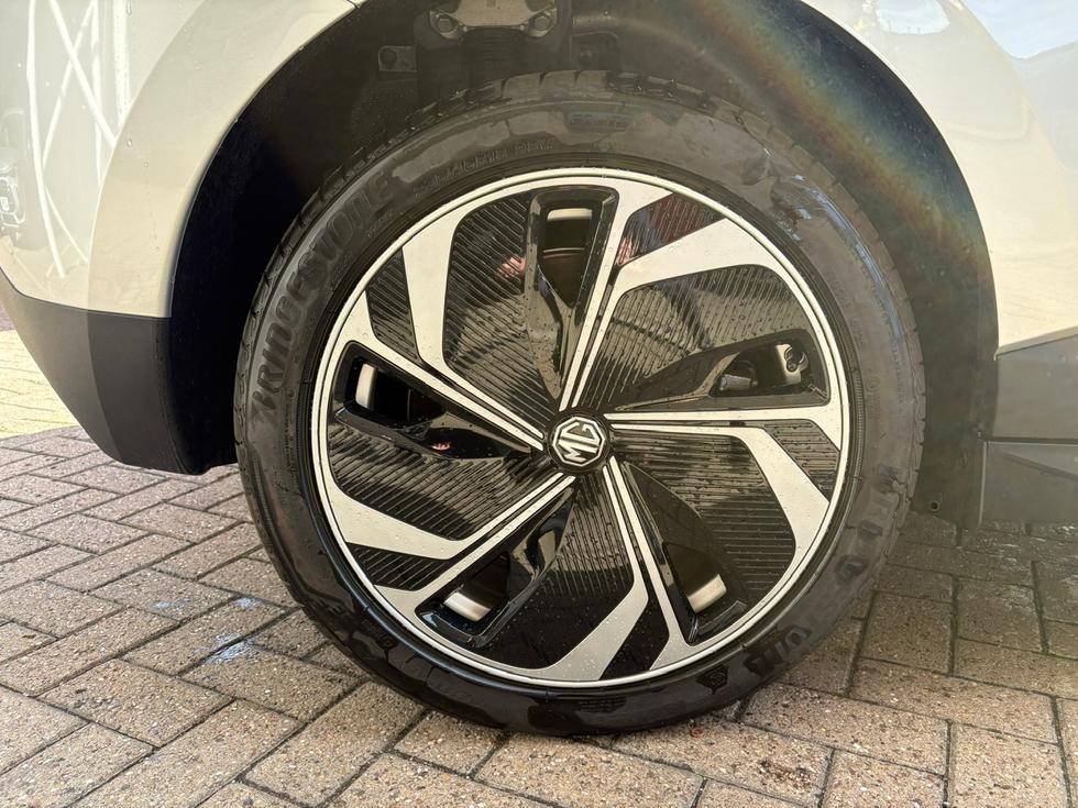 MG MG4 Photo eb69ae8b-bfee-4b0b-b944-8339948ae560.jpeg