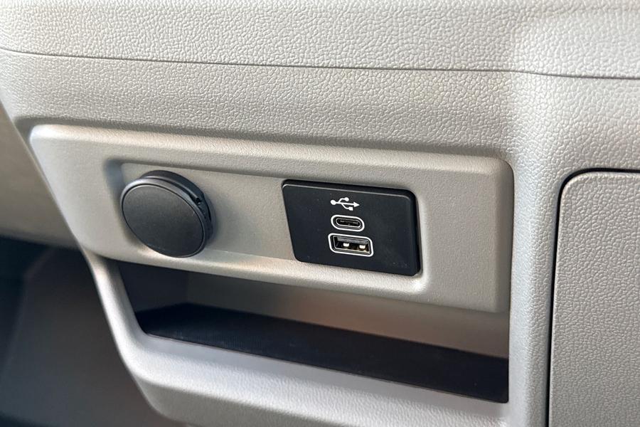 Ford CUSTOM Photo eb6b7dac-2715-47a5-b300-3afd31bf7d4e.jpg