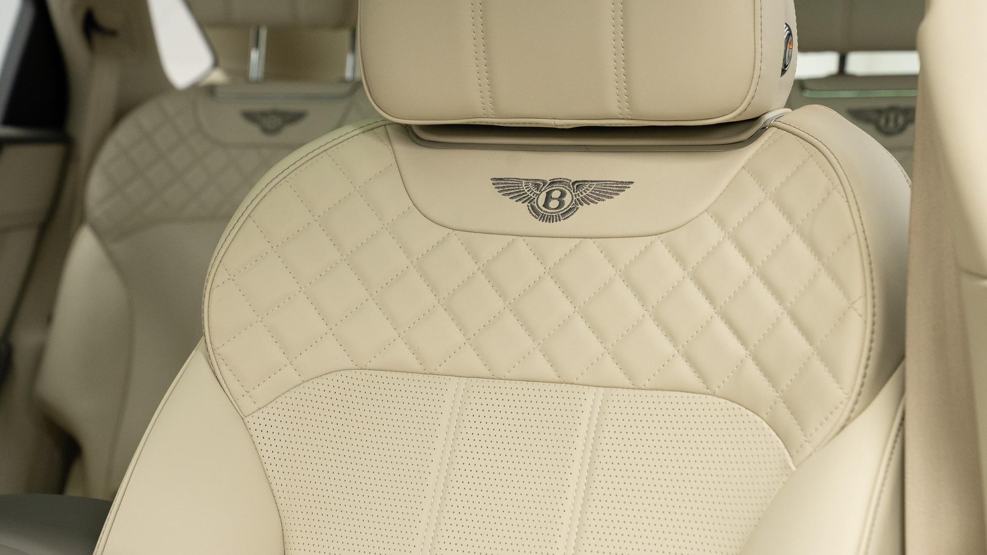 Bentley Bentayga Photo eb6f06f5-2f66-4ad2-984e-76a76b5645f0.jpg