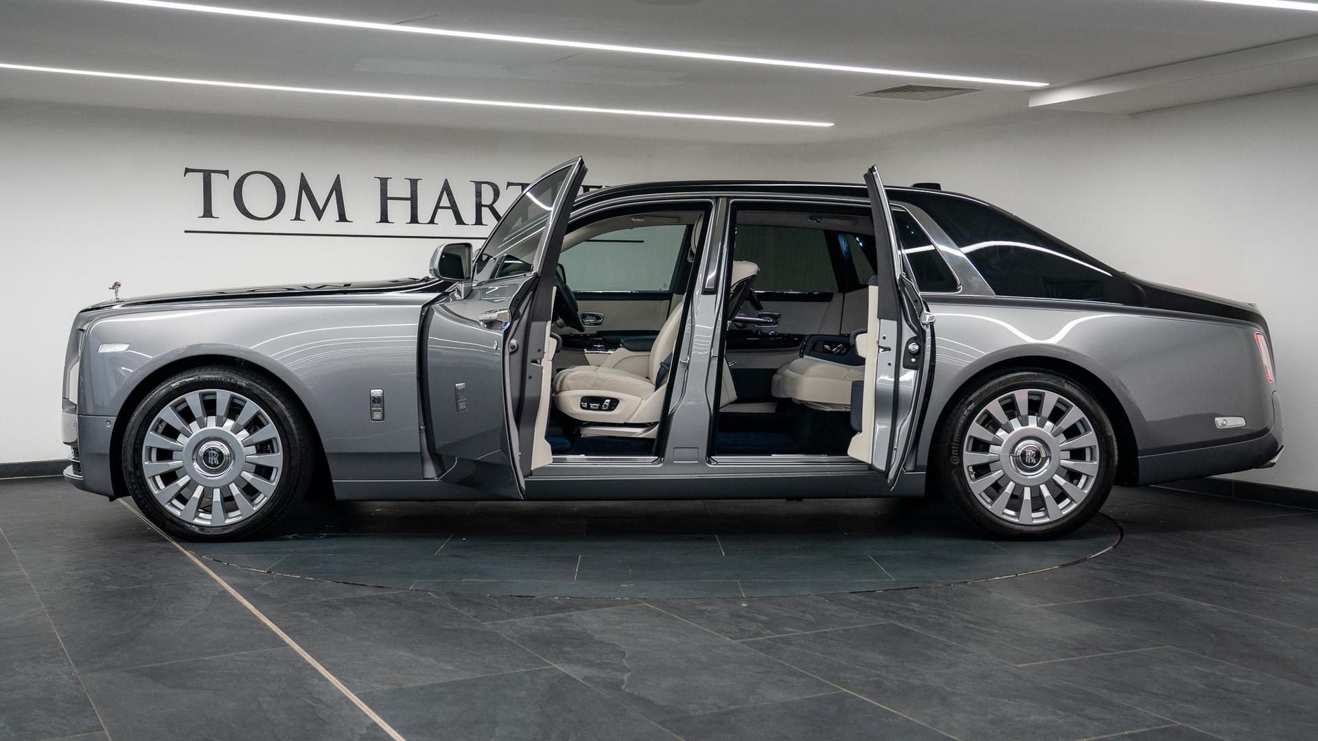 Rolls-Royce Phantom Photo eb9436a7-4132-4c11-a635-fd5f169759e5.jpg