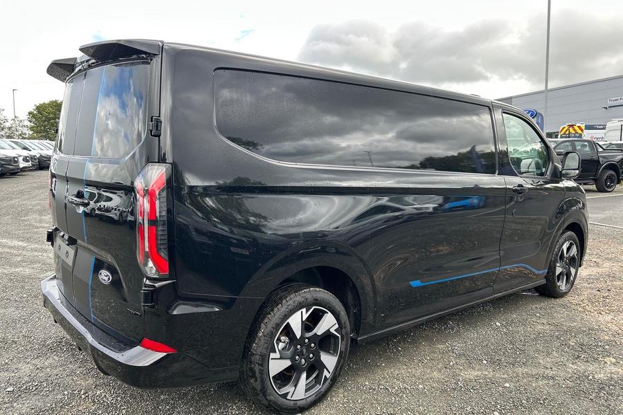 Ford TRANSIT CUSTOM Photo eb985fe0-42e0-45f0-94ef-d0f5d524ccdb.jpg