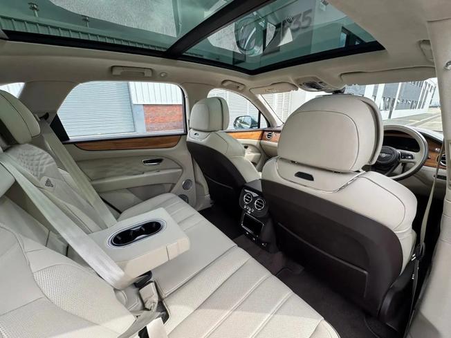BENTLEY Bentayga Photo 7