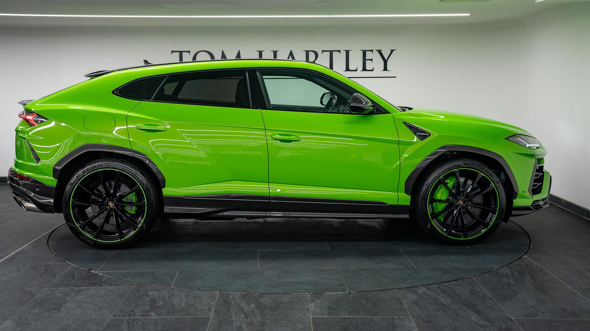LAMBORGHINI Urus Photo ebb4d26b-d10b-41b2-be2e-34dc75d059ea.jpg