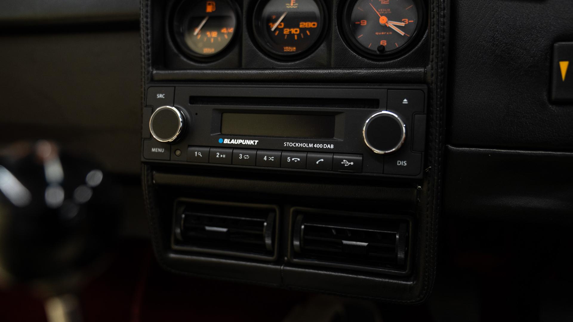 Ferrari 328 Photo ebb760a6-ac5c-44e1-8406-1d2b2b5a1bc4.jpg