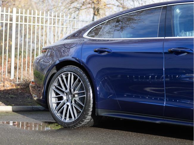 PORSCHE Panamera Photo 33