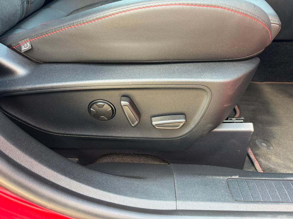 Ford Kuga Photo ebcbdc50-4b95-44c7-aed1-fb963b027cac.JPEG