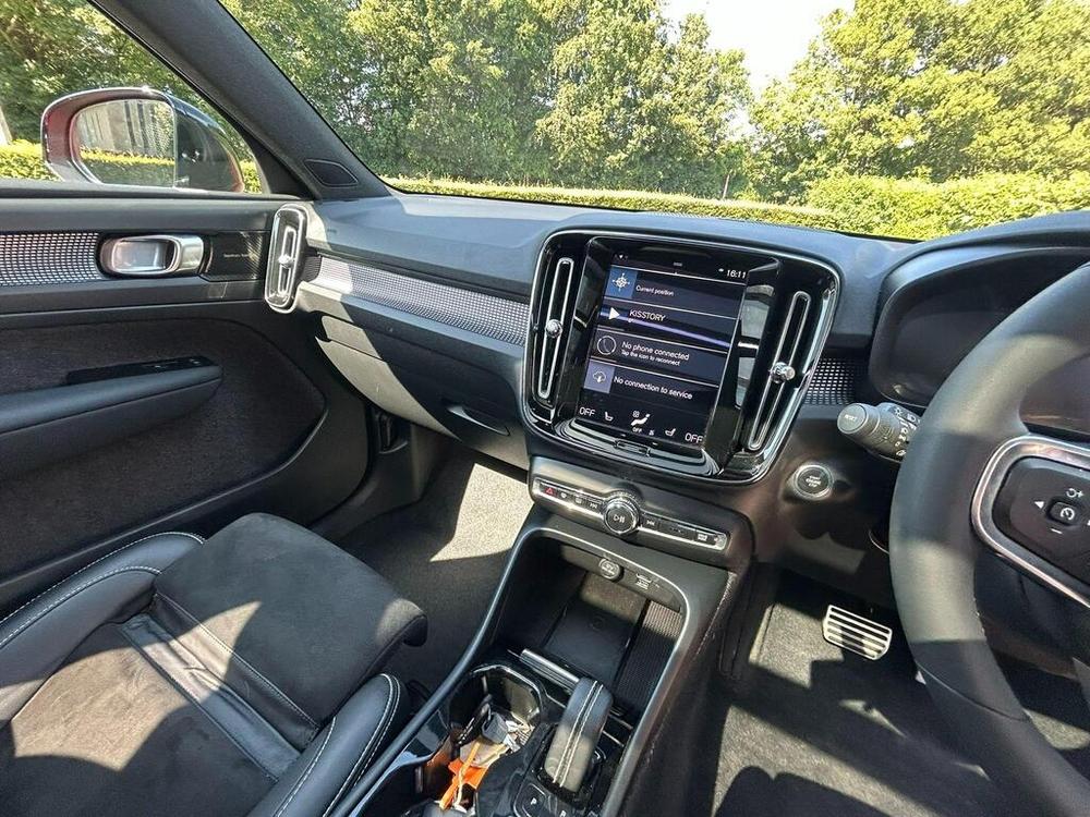 Used Volvo XC40 HN22CJV 29