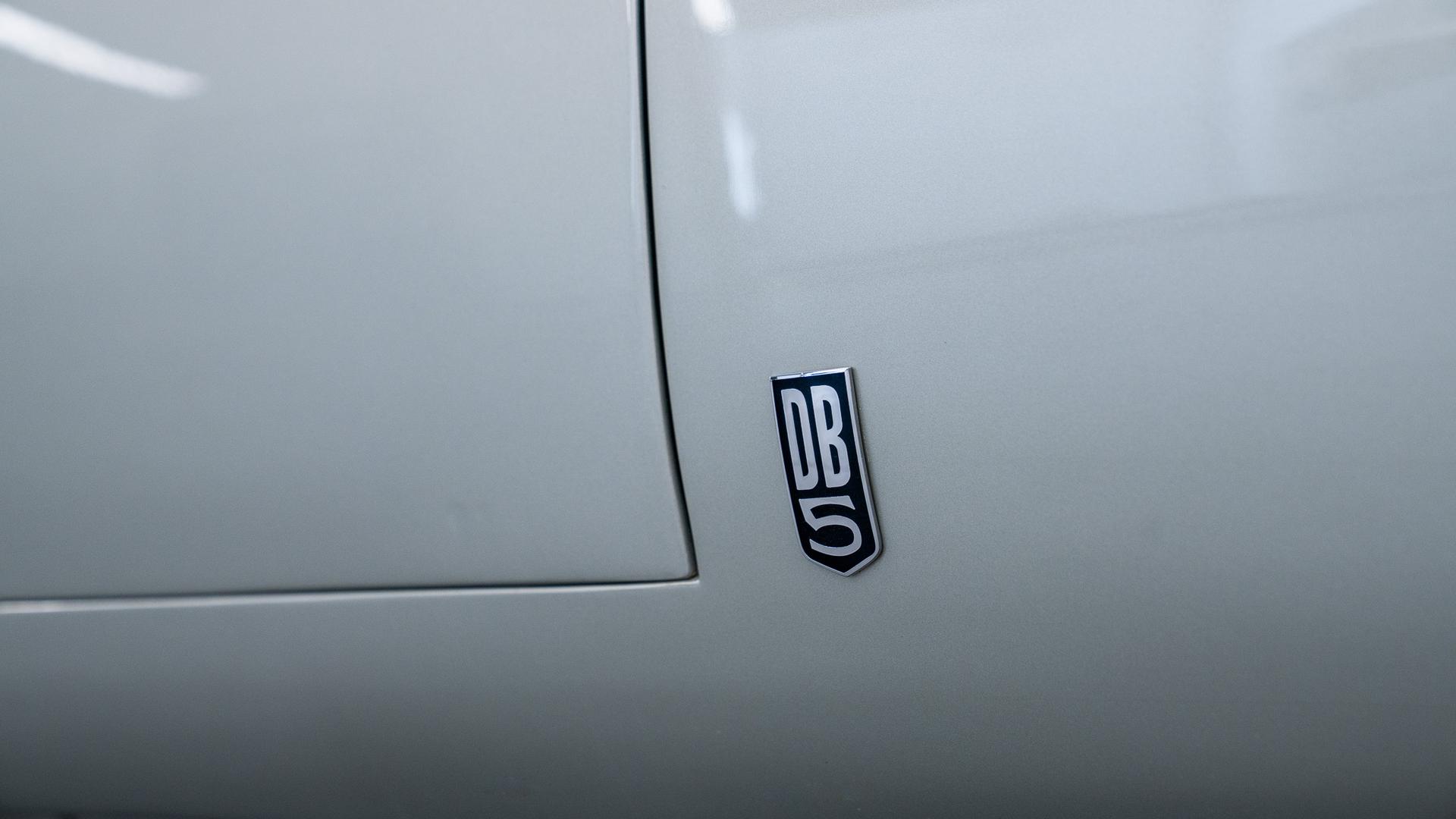 Aston Martin DB5 Photo ebe13d38-4173-4369-b097-9c253976c40f.jpg