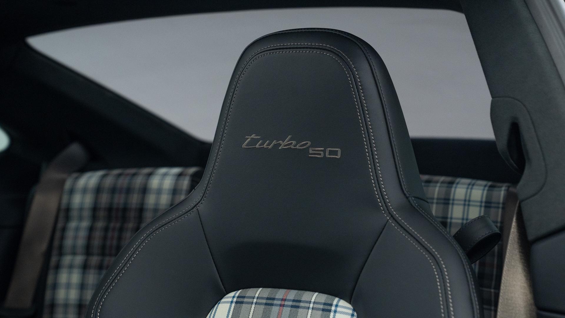 Porsche 911 Turbo S Photo ebed2b12-ca59-4cc5-8079-1ee2de8c5e56.jpg