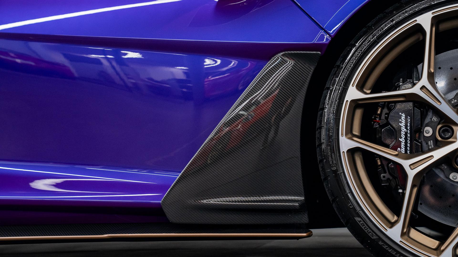 LAMBORGHINI Revuelto Photo ebf304e3-ef0e-4a77-8193-156da94c8c19.jpg