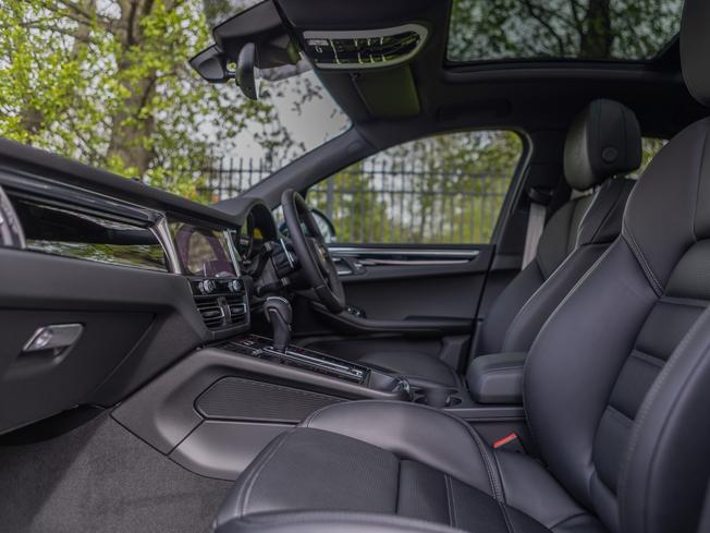 PORSCHE Macan Photo 3