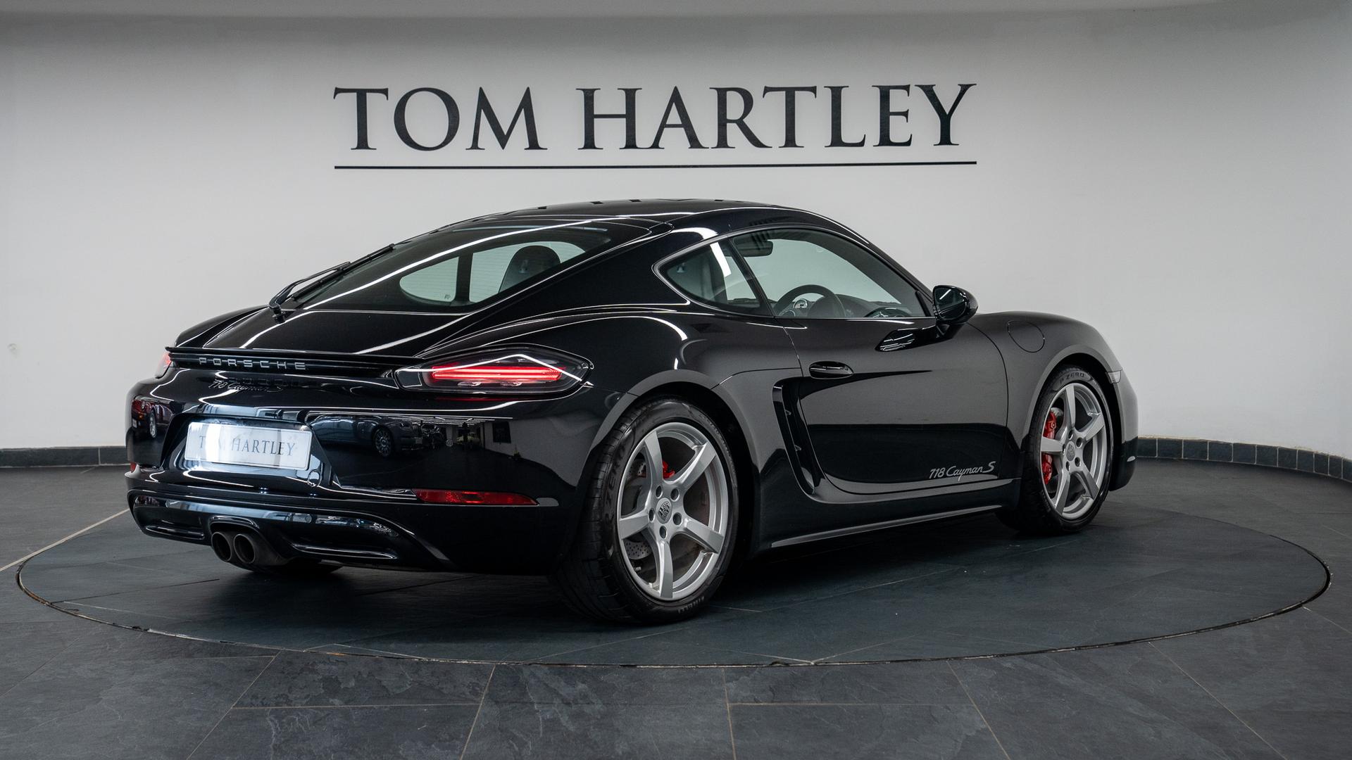 Porsche 718 Cayman Photo ec043564-752a-48bf-97a1-417aefa340c7.jpg