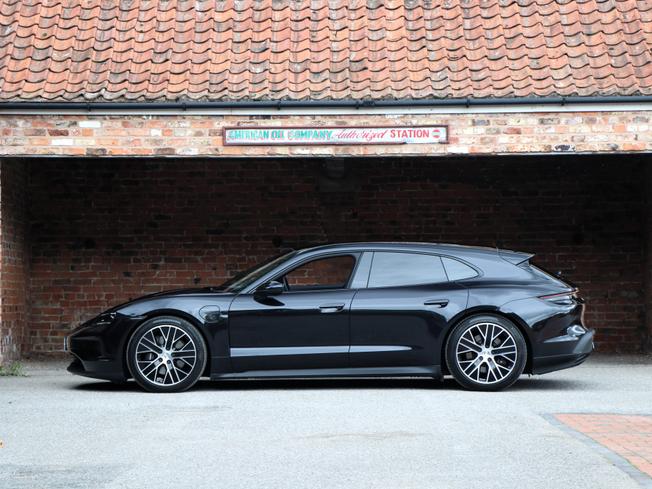 PORSCHE Taycan Photo 9