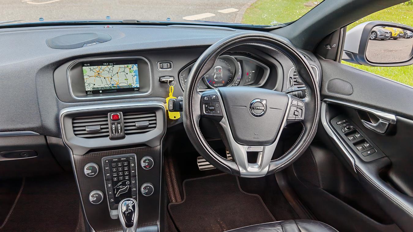 Used Volvo V40 RX66YXR 26
