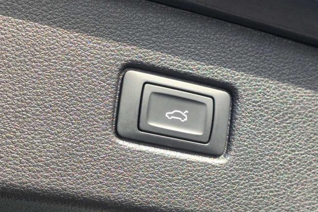 AUDI Q7 Photo 46