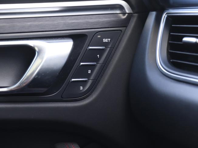 PORSCHE Macan Photo 17