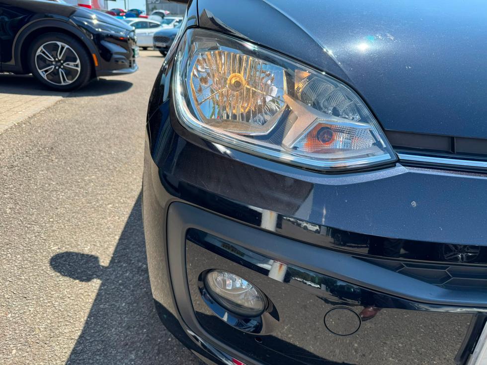 Volkswagen up! Photo ec2d4f94-a83c-4265-b733-f6a130752c15.jpeg