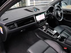 PORSCHE Macan Photo 3