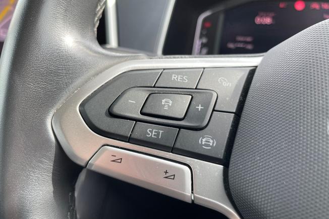 VOLKSWAGEN T-Roc Photo 16