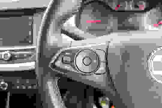 Vauxhall CROSSLAND X Photo ec6fcf00-fd84-44f7-aab8-2afd290e25df.jpg