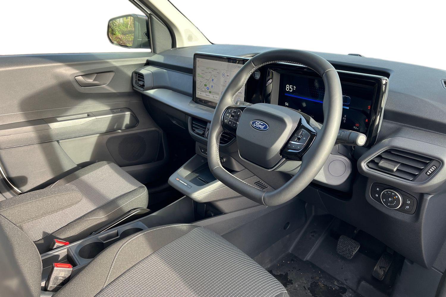 Ford E-TRANSIT COURIER Photo 14